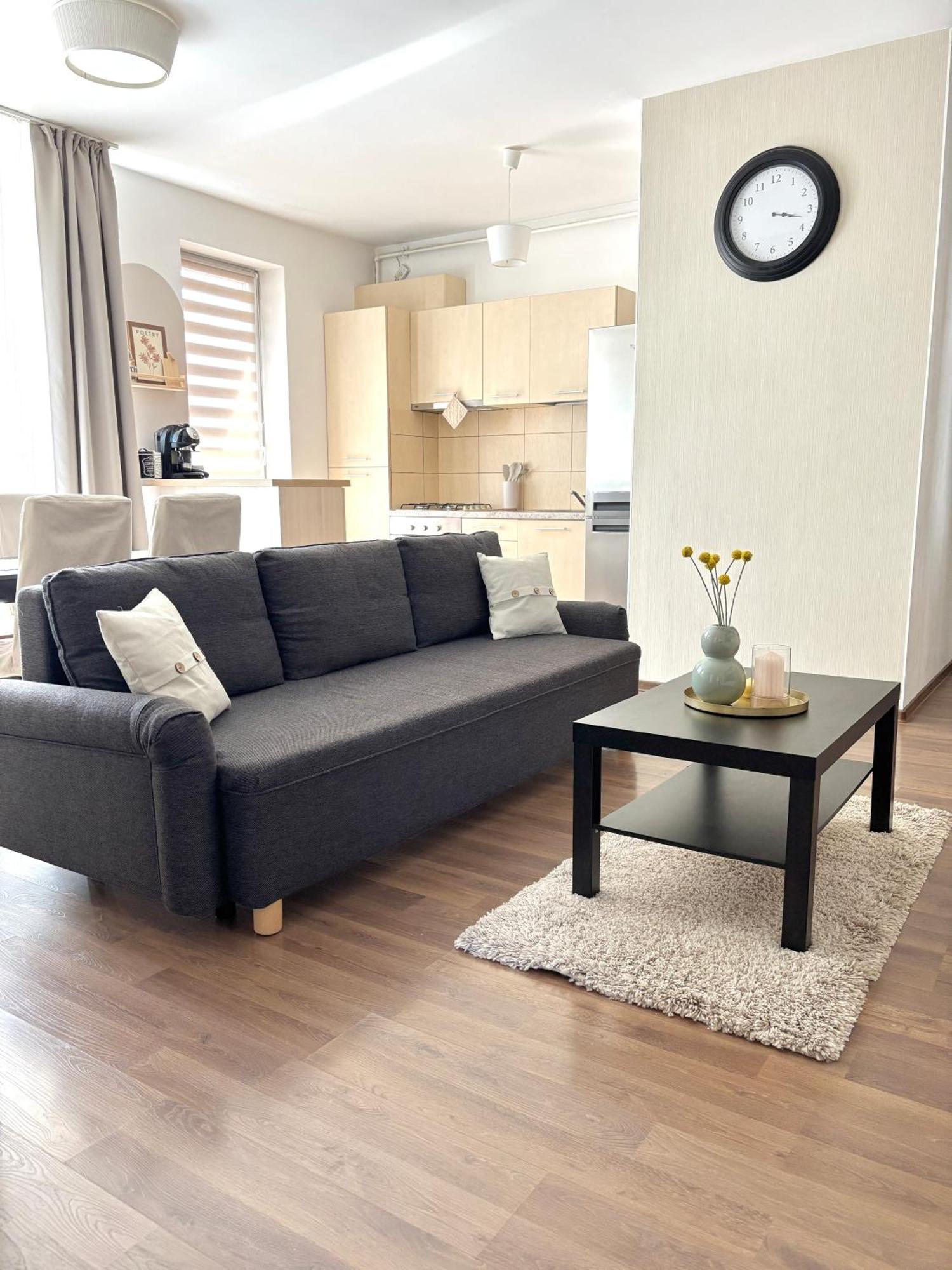 Wanderlust Home Cream, Rasnov Apt For 4, Wifi And Free Parking Exterior photo
